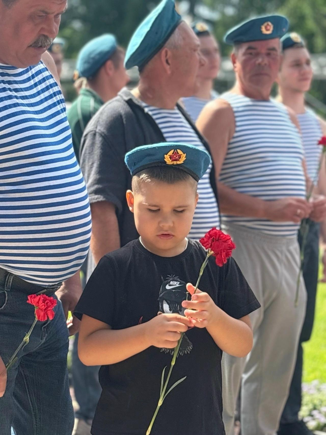 В Альметьевске почтили память героев-десантников