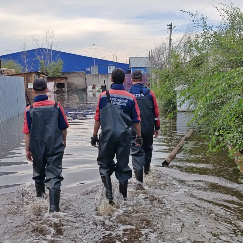 В Забайкалье волонтёры #МЫВМЕСТЕ спасают дома от паводка