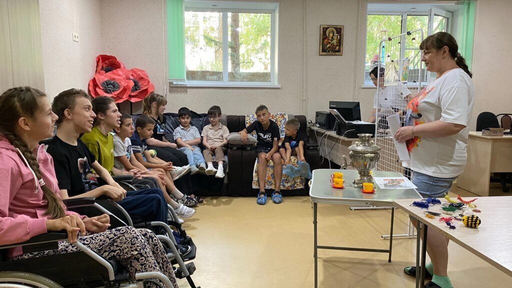 «Не просто чтение»: в Ставрополе книжный клуб помогает особенным читателям познакомиться со сказками