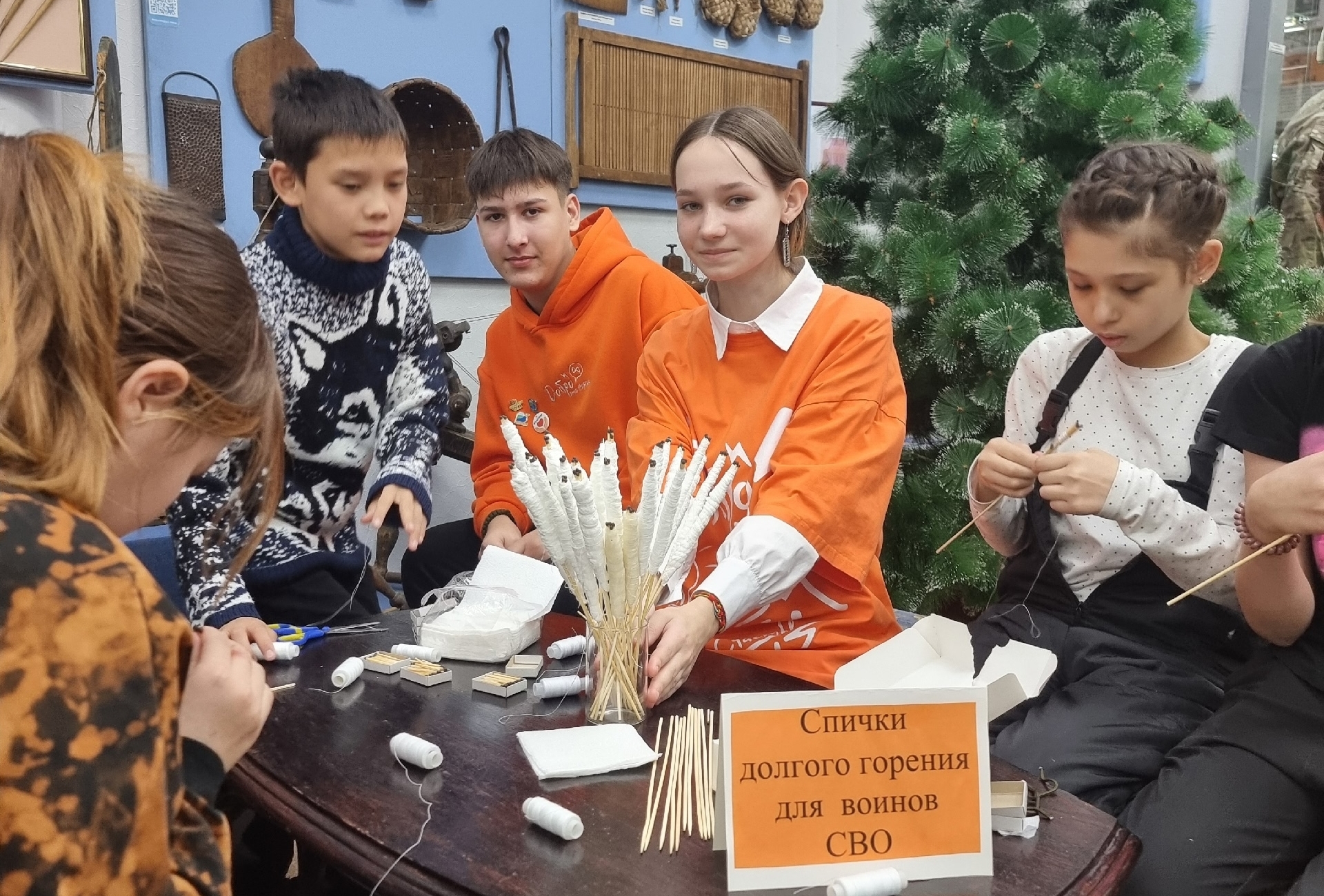 Спички долгого горения делают и отправляют на фронт волонтёры-школьники из Амурска