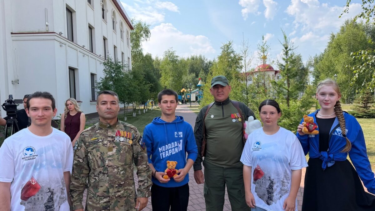 Волонтёры Победы совместно с представителями Ассоциации ветеранов СВО почтили память детей Донбасса