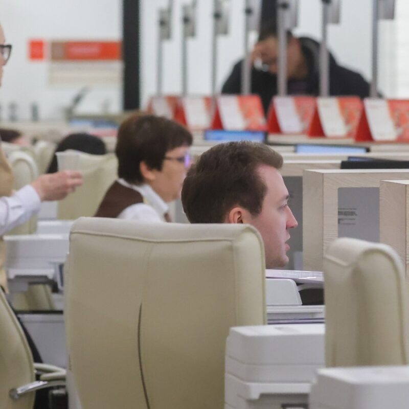Ребёнок, переезд, новая работа: какие документы можно оформить в МФЦ