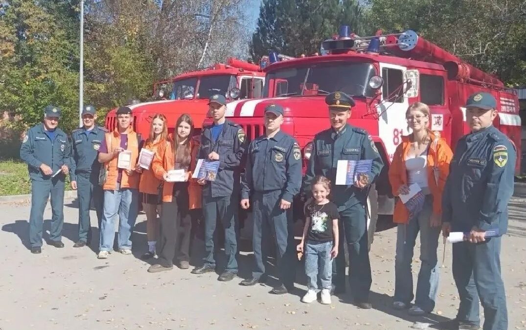 Волонтёры #МЫВМЕСТЕ совместно с сотрудниками МЧС предупреждают жителей округа о пожароопасном сезоне