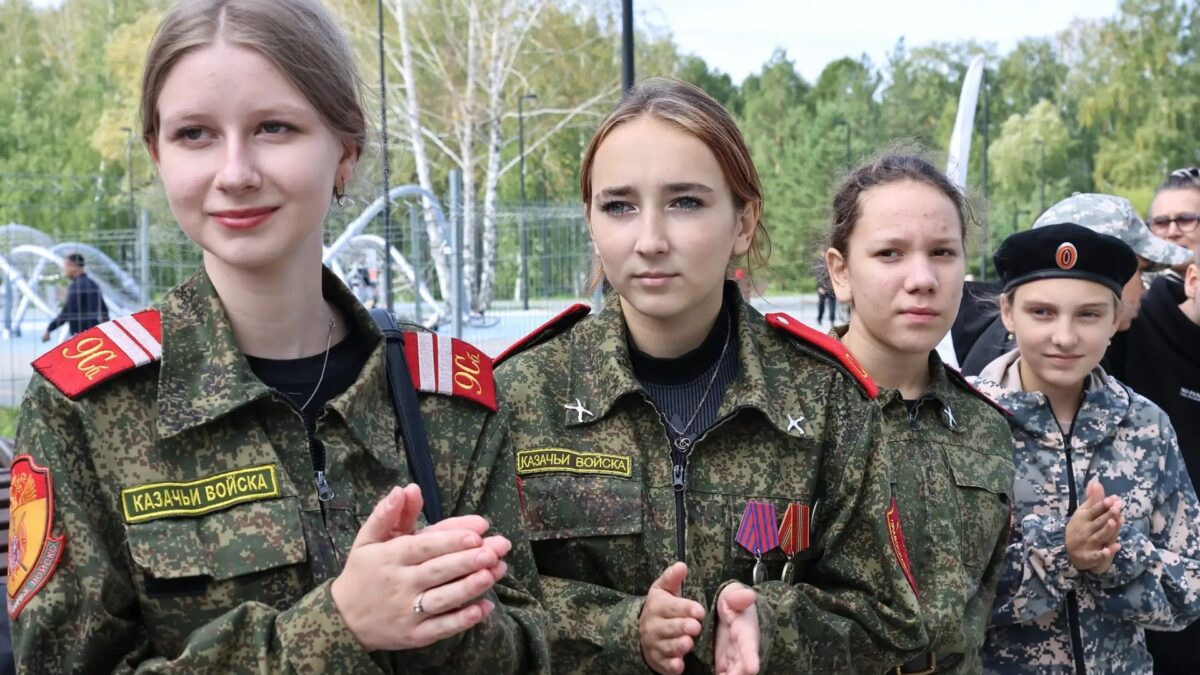Вера, честь и служение: как Искитимская епархия возрождает казачьи традиции среди школьников