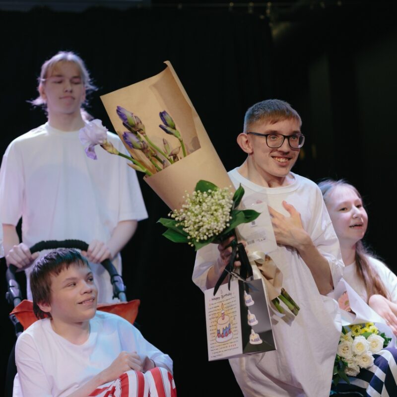 Инклюзивный театр «Светлячки» помогает детям и взрослым