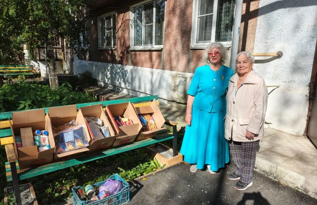 «Тыловые ангелы» с улицы Карла Маркса: пенсионеры снова собрали помощь для бойцов