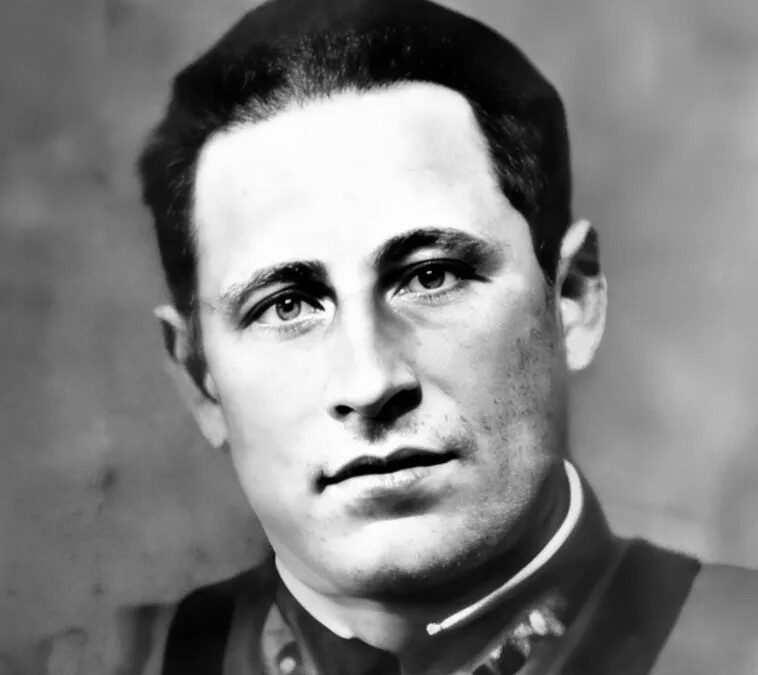 Иван Золин — лётчик, протаранивший мост