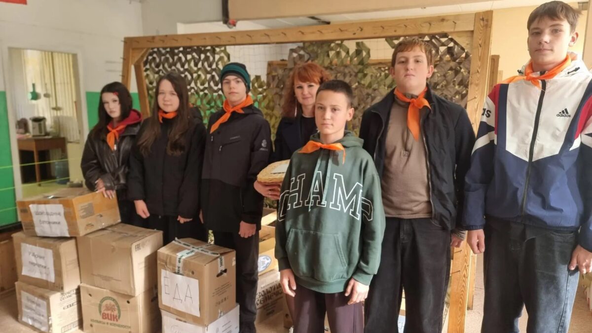 Тепло из дома: школьники помогают фронту