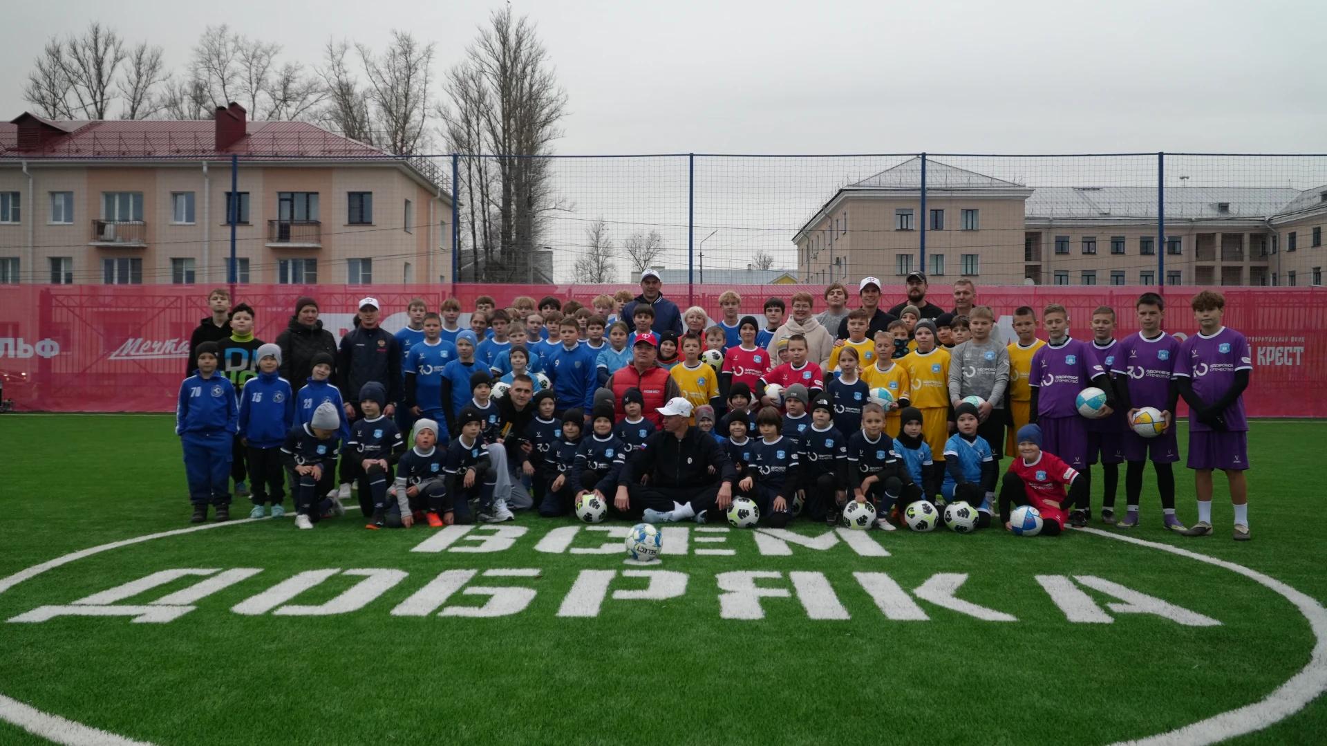 От мечты к новому полю: в Бокситогорске открыли новое футбольноеполе