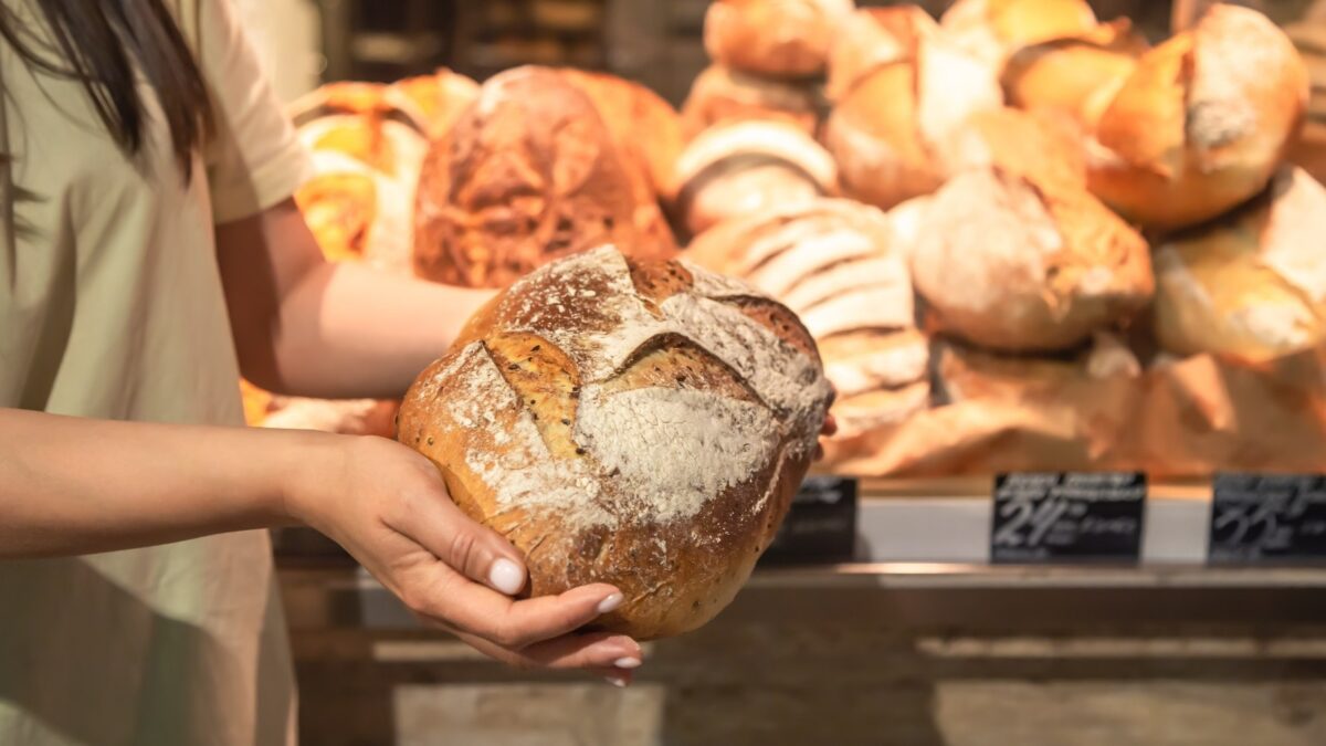 Продукты, одежда и обувь бесплатно: кто может получить помощь и как подать заявку
