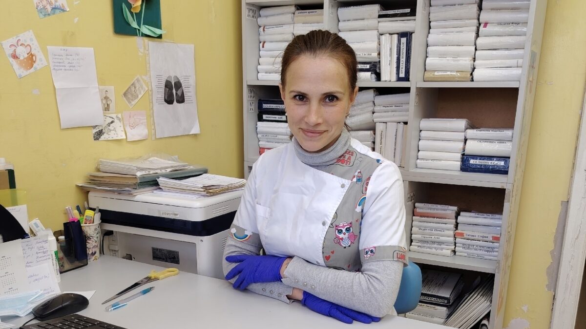 «Продолжал давить на газ»: медсестра спасла пассажиров автобуса, когда водитель потерял сознание